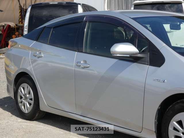 Toyota PRIUS 2016-07 248858-15