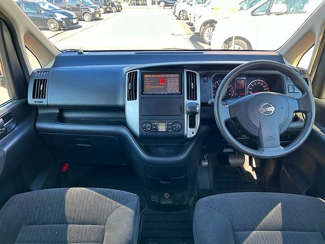 Nissan SERENA 2008-09 194608-1