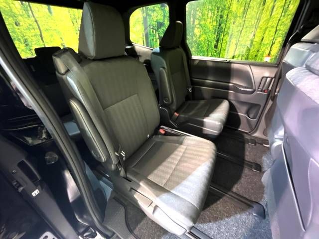 Toyota VOXY 2023-05 188456-8