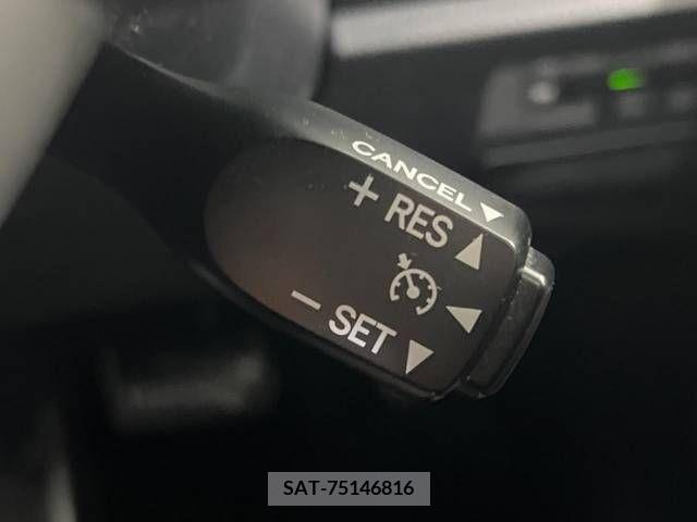 Toyota NOAH 2017-10 321534-6