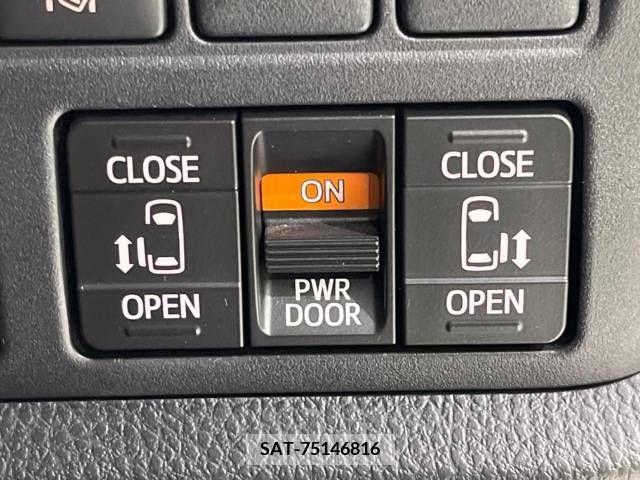 Toyota NOAH 2017-10 321534-5
