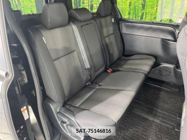 Toyota NOAH 2017-10 321534-9