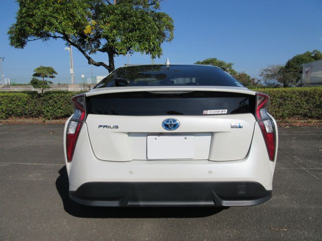 Toyota PRIUS 2016-06 185352-12