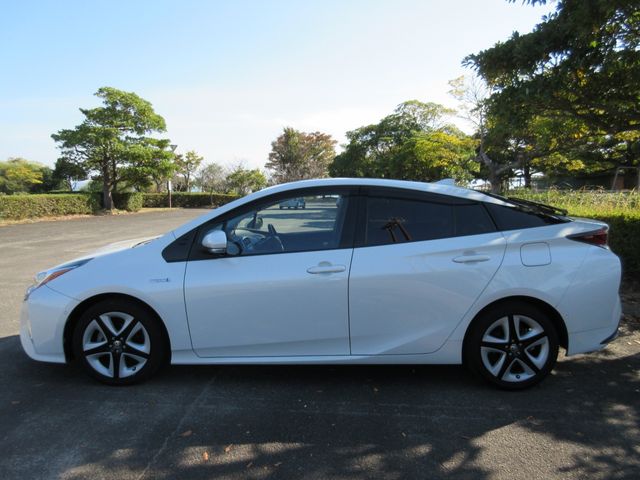 Toyota PRIUS 2016-06 185352-10