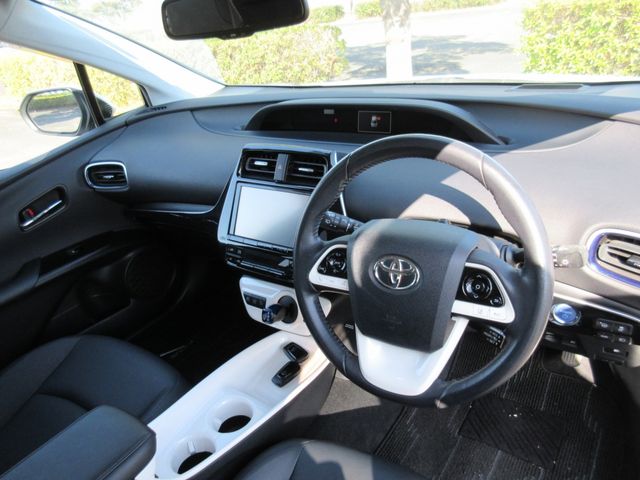 Toyota PRIUS 2016-06 185352-1