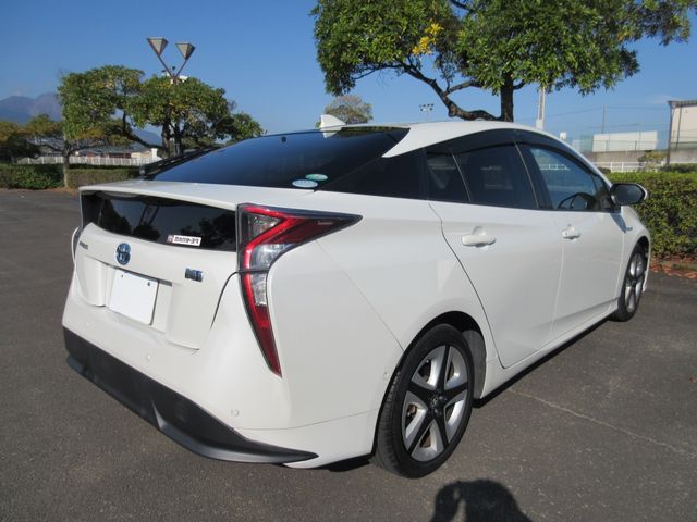 Toyota PRIUS 2016-06 185352-18