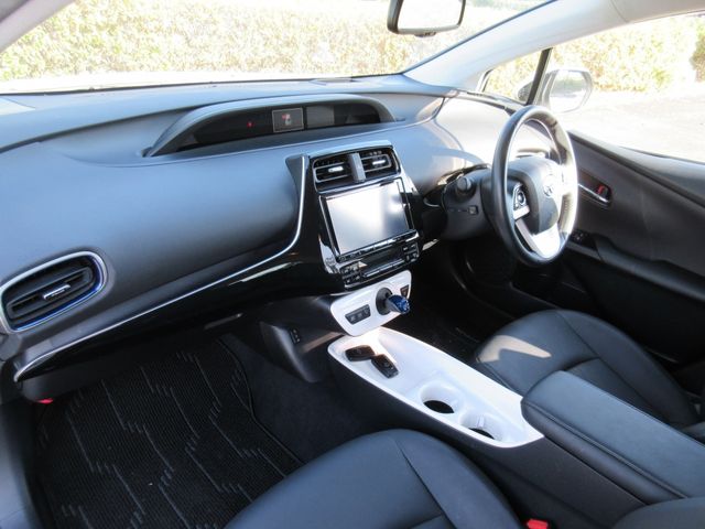 Toyota PRIUS 2016-06 185352-24