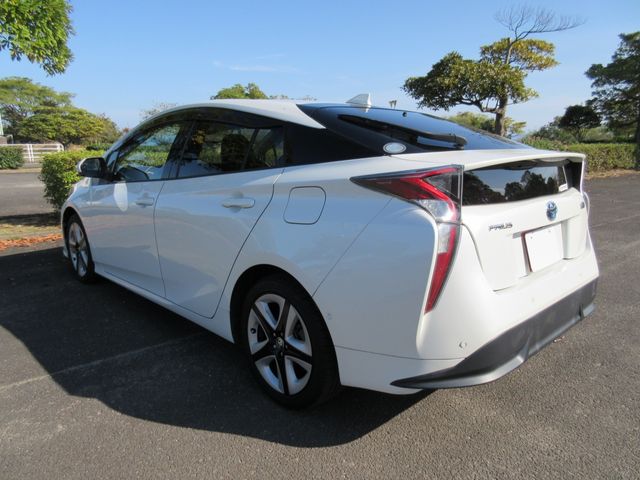 Toyota PRIUS 2016-06 185352-15