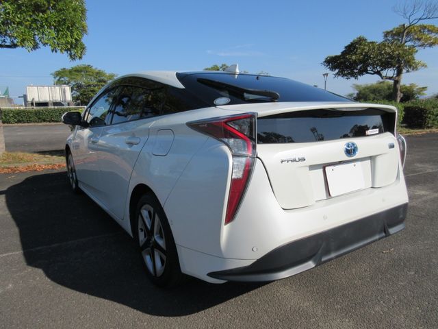 Toyota PRIUS 2016-06 185352-2