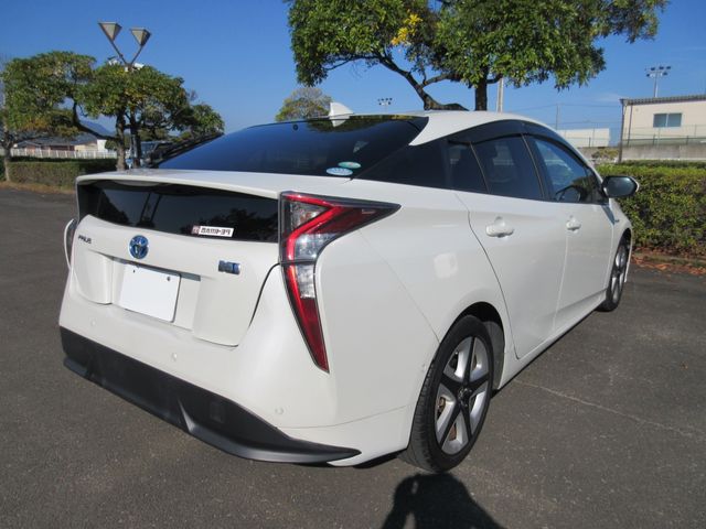 Toyota PRIUS 2016-06 185352-17