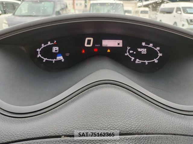 Nissan SERENA 2015-12 220611-19