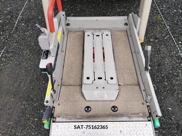 Nissan SERENA 2015-12 220611-13