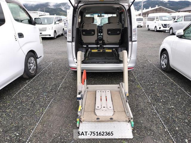 Nissan SERENA 2015-12 220611-6