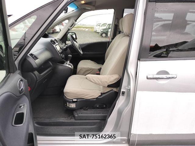 Nissan SERENA 2015-12 220611-9