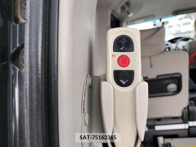 Nissan SERENA 2015-12 220611-11