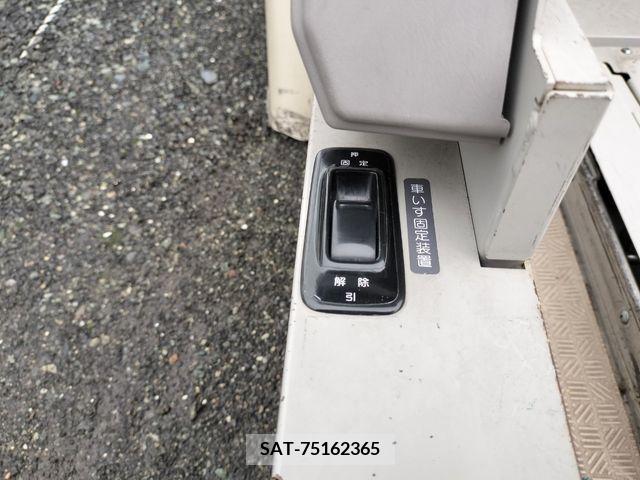 Nissan SERENA 2015-12 220611-12