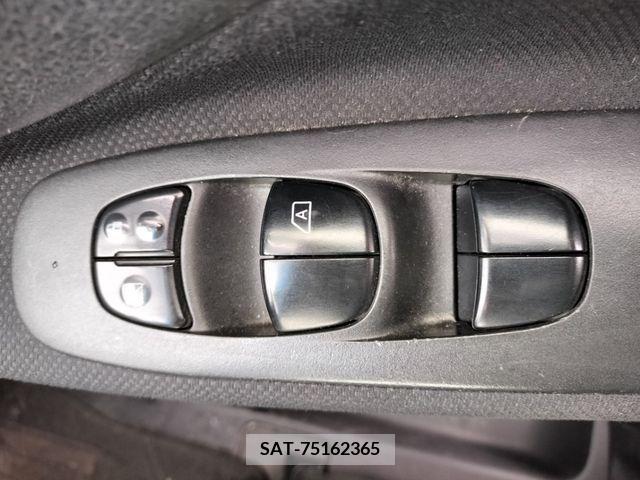 Nissan SERENA 2015-12 220611-18