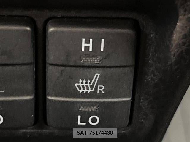 Toyota NOAH HYBRID 2019-08 332158-6
