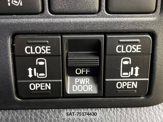 Toyota NOAH HYBRID 2019-08 332158-4