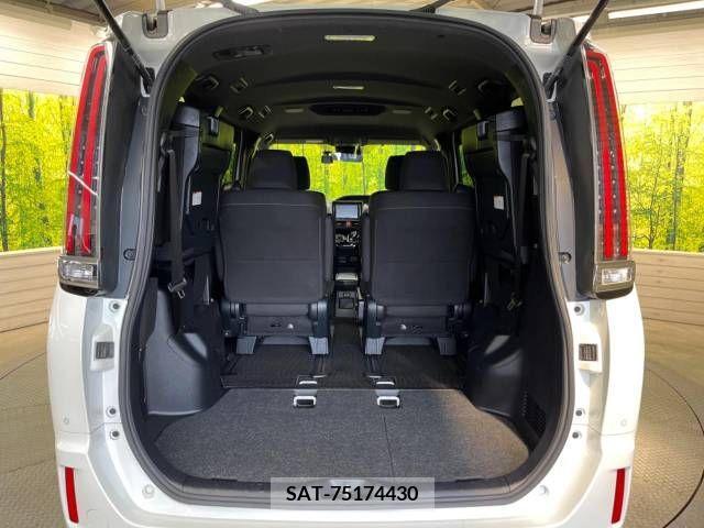 Toyota NOAH HYBRID 2019-08 332158-11