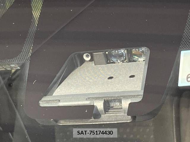 Toyota NOAH HYBRID 2019-08 332158-2