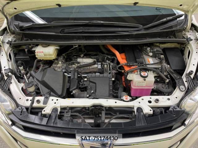 Toyota NOAH HYBRID 2019-08 332158-19