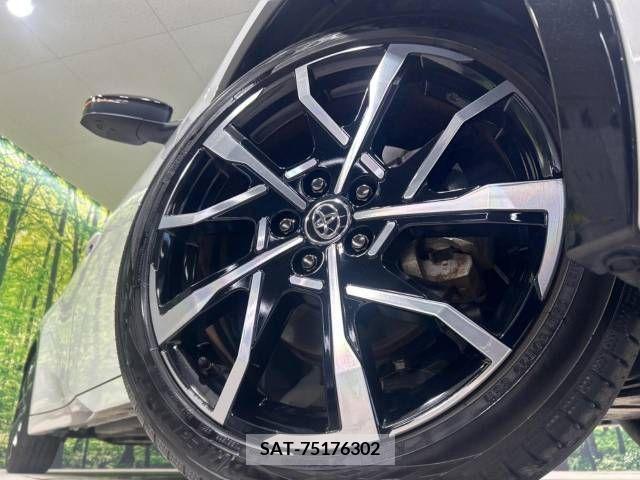 Toyota PRIUS PHV 2023-11 349622-13