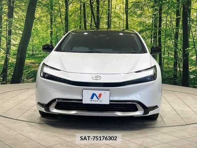 Toyota PRIUS PHV 2023-11 349622-14