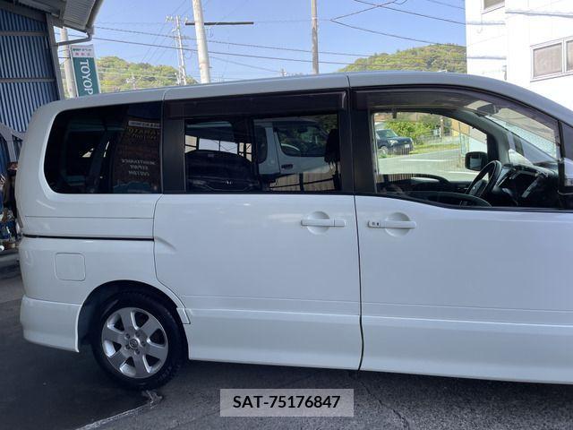 Nissan SERENA 2010-08 285261-3