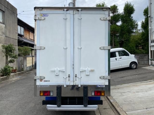Isuzu ELF TRUCK 2012-07 12911-4