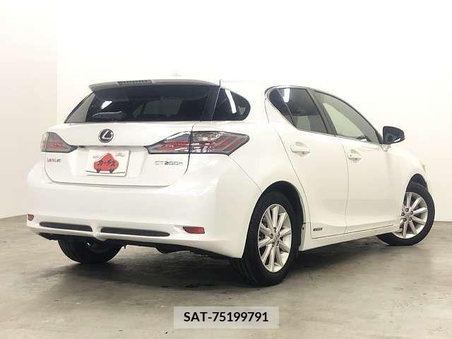 Lexus CT 2011-03 322643-2
