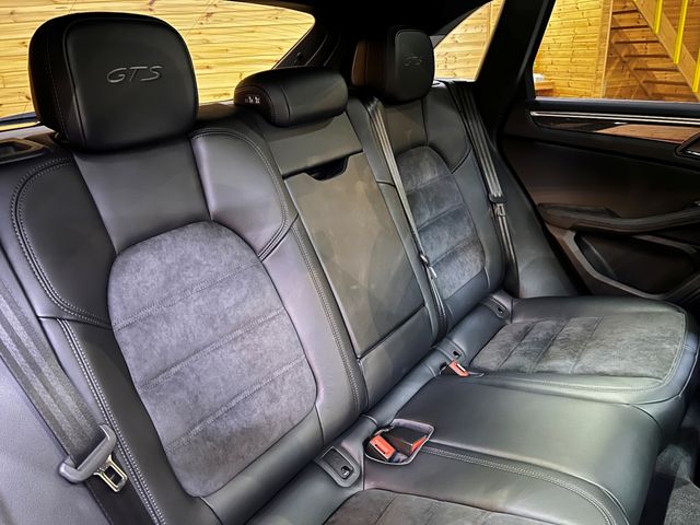 Porsche MACAN 2017-11 12145-16