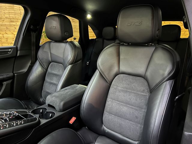 Porsche MACAN 2017-11 12145-9