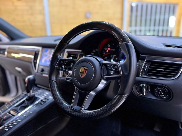 Porsche MACAN 2017-11 12145-8