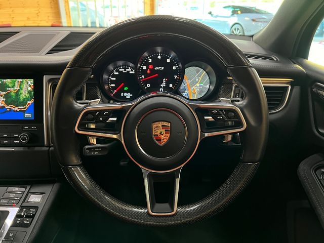 Porsche MACAN 2017-11 12145-12