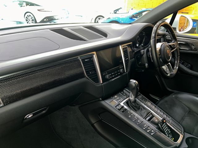 Porsche MACAN 2017-11 12145-10