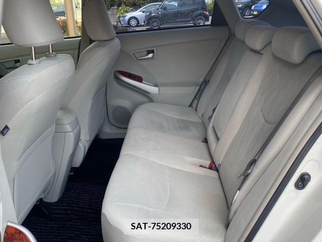 Toyota PRIUS 2013-08 282212-18