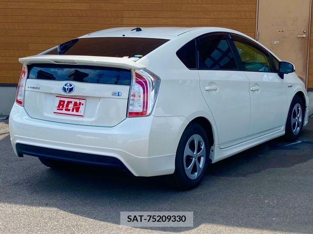 Toyota PRIUS 2013-08 282212-2