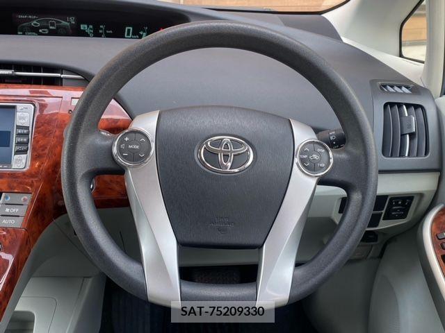 Toyota PRIUS 2013-08 282212-13