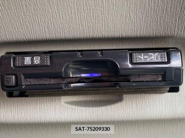 Toyota PRIUS 2013-08 282212-5