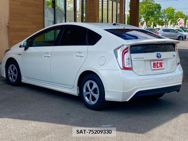Toyota PRIUS 2013-08 282212-8