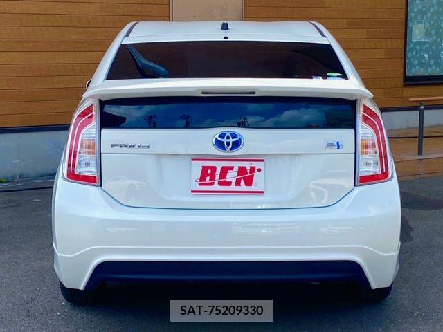 Toyota PRIUS 2013-08 282212-11