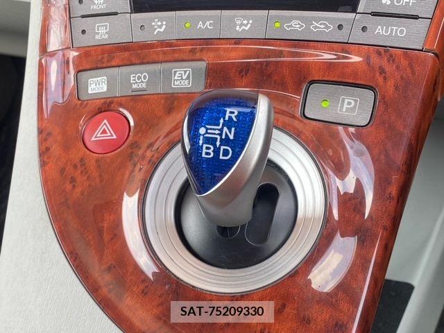 Toyota PRIUS 2013-08 282212-19