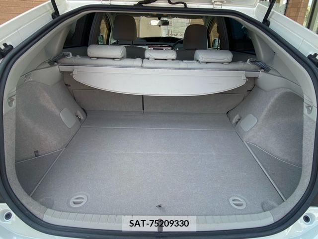 Toyota PRIUS 2013-08 282212-27