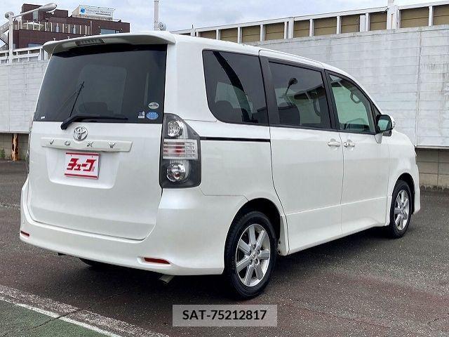 Toyota VOXY 2010-02 201823-2