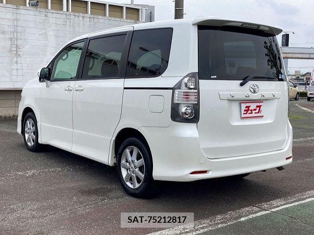 Toyota VOXY 2010-02 201823-8