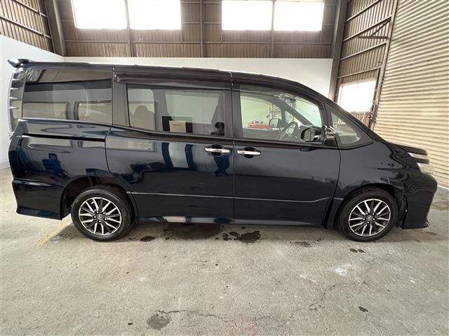 Toyota VOXY 2015-10 185410-3