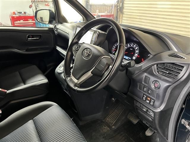 Toyota VOXY 2015-10 185410-13