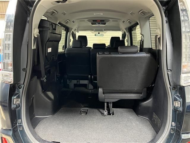Toyota VOXY 2015-10 185410-19