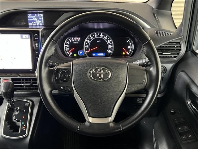 Toyota VOXY 2015-10 185410-25